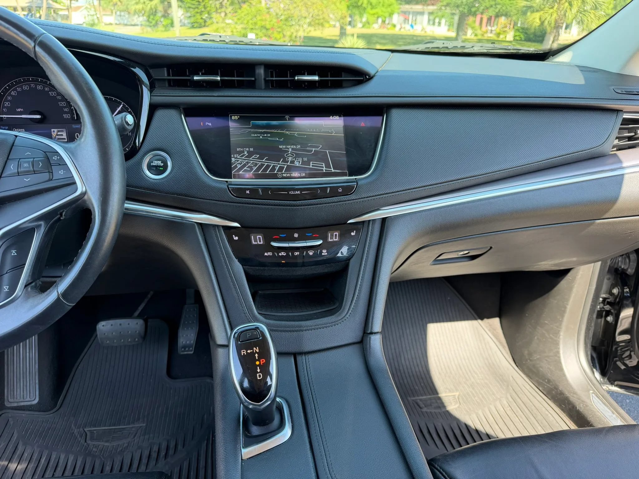 Used 2017 Cadillac XT5 Luxury w/ Driver Awareness Package AWD/4WD image 19