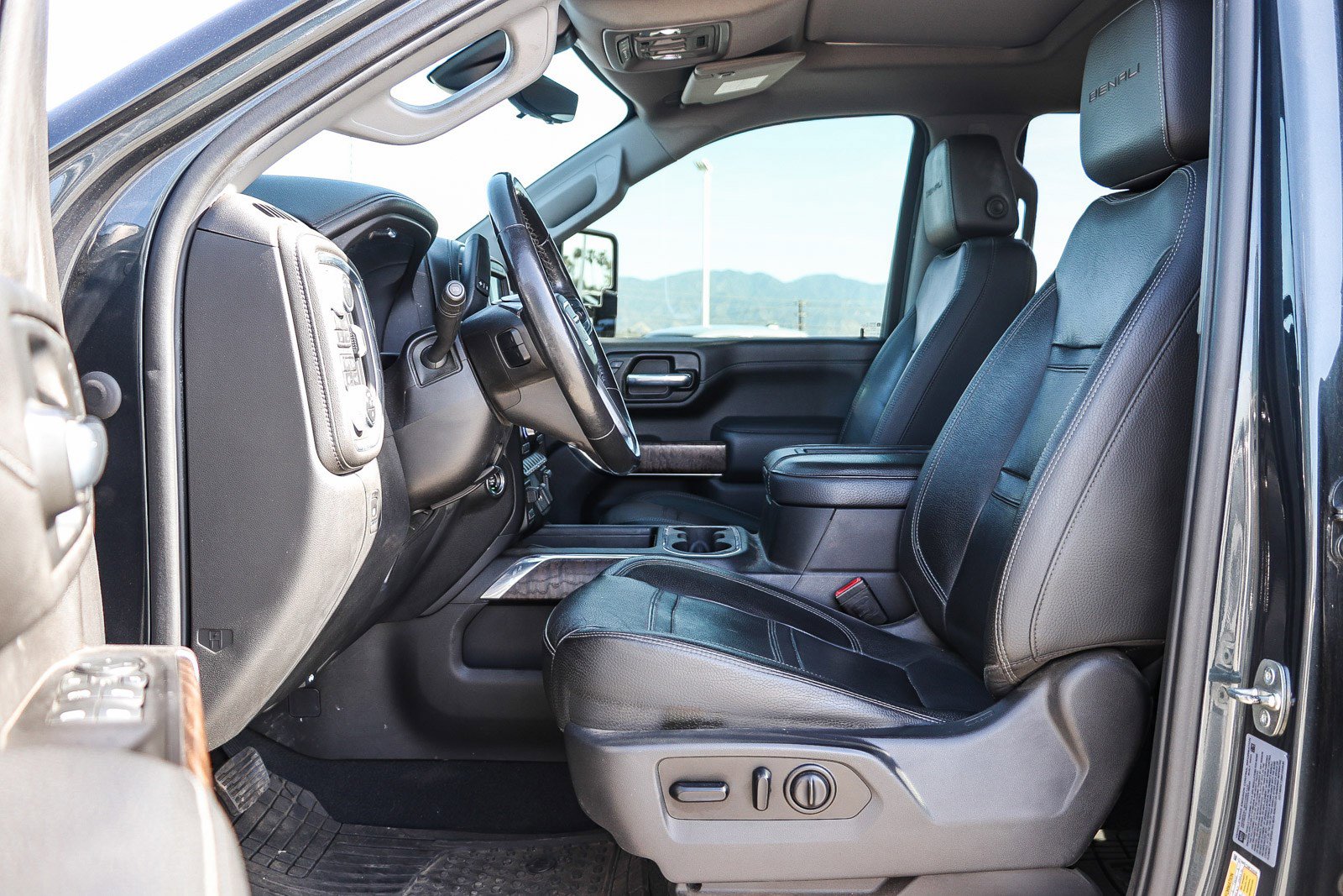 Used 2021 GMC Sierra 2500 Denali w/ Denali Ultimate Package image 17