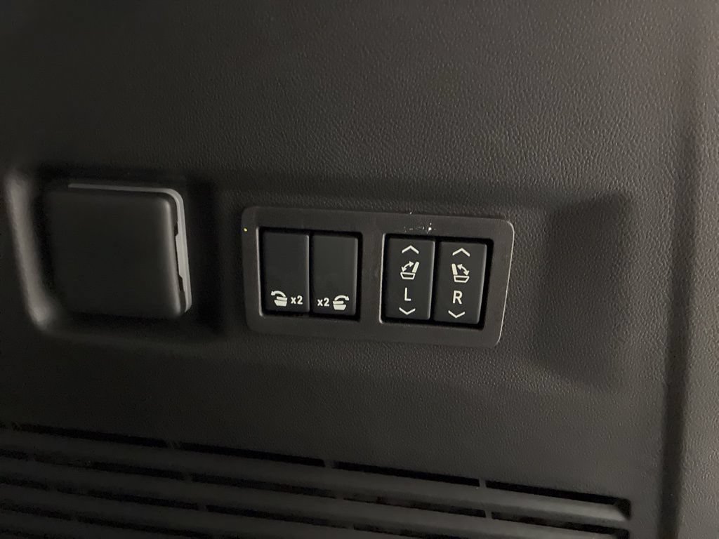 New 2026 GMC Yukon Elevation image 17