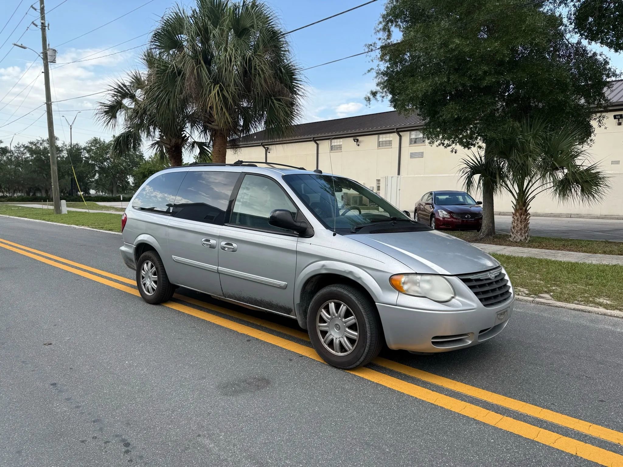 Used 2005 Chrysler Town & Country Touring w/ Leather Interior Group image 3