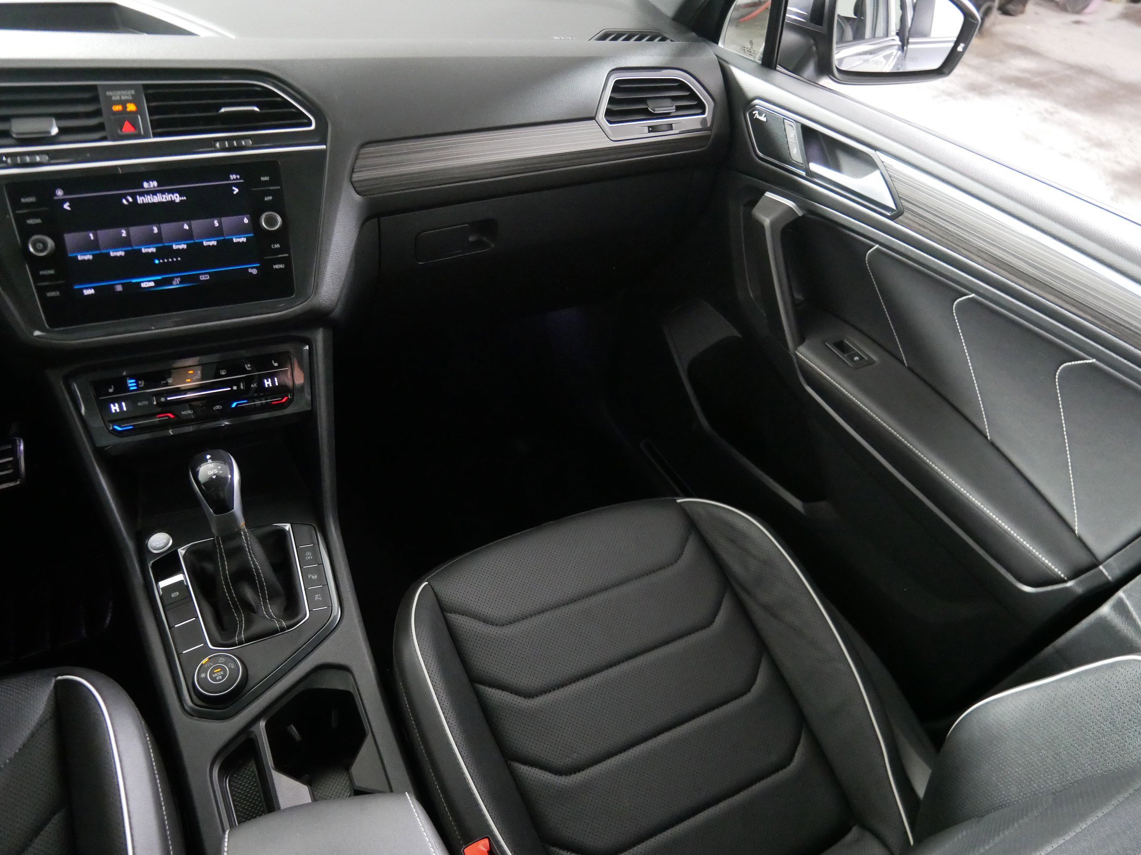 Used 2023 Volkswagen Tiguan SEL R-Line image 11