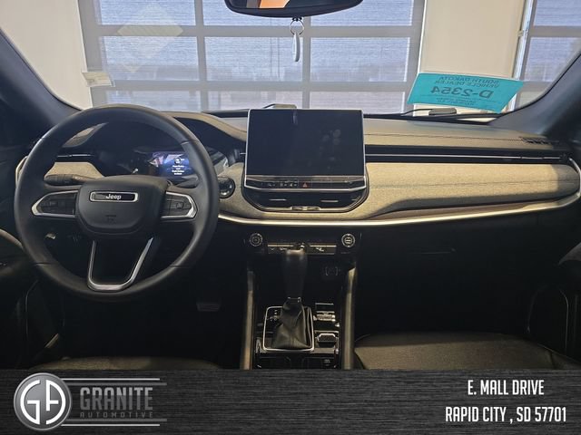 Used 2024 Jeep Compass Latitude AWD/4WD image 13