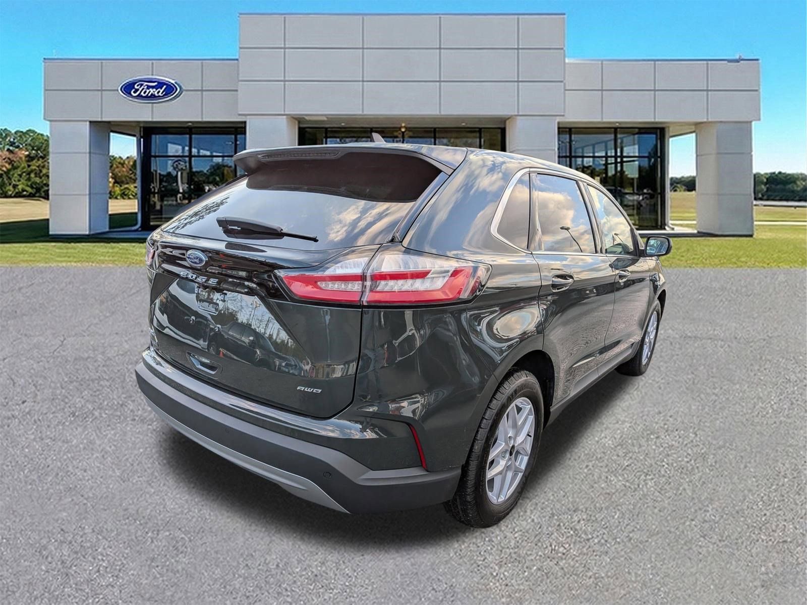 Certified 2024 Ford Edge SEL w/ Convenience Package AWD/4WD image 4