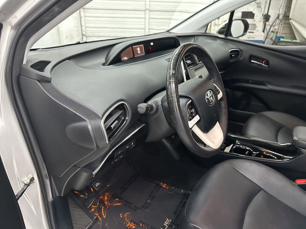 Used 2017 Toyota Prius Four w/ Advanced Technology Package FWD image 9
