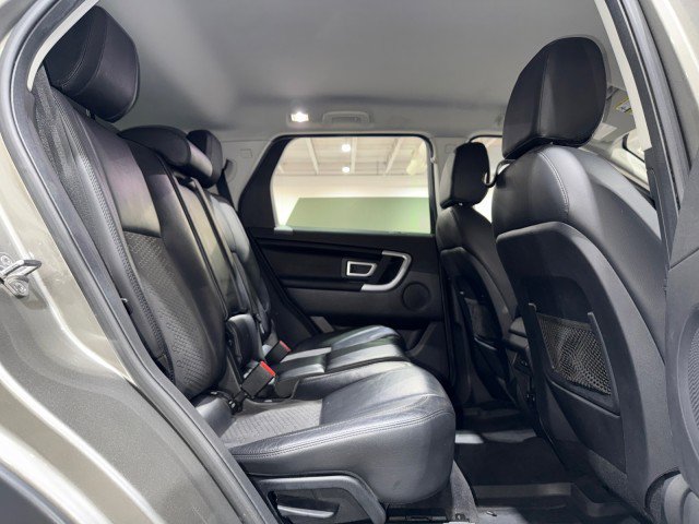 Used 2017 Land Rover Discovery Sport SE image 60