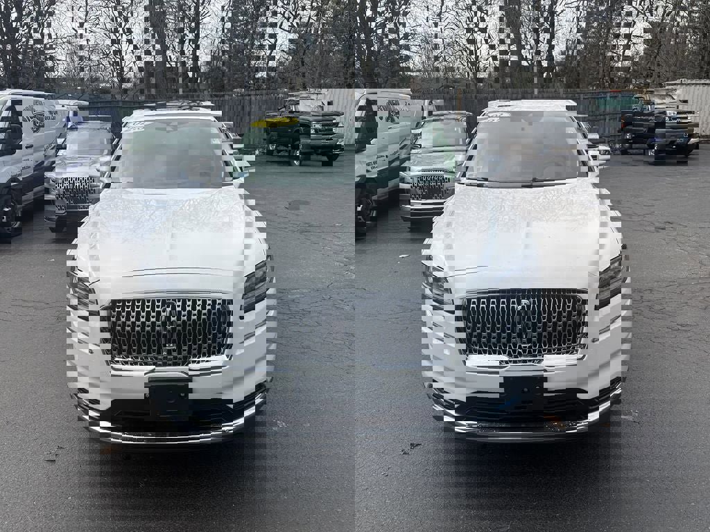 Used 2023 Lincoln Nautilus Reserve image 2