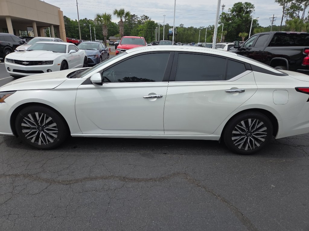 Used 2023 Nissan Altima 2.5 SV FWD image 3