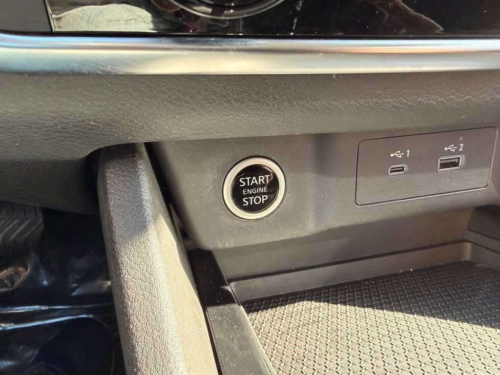 Used 2023 Nissan Rogue S AWD/4WD image 18