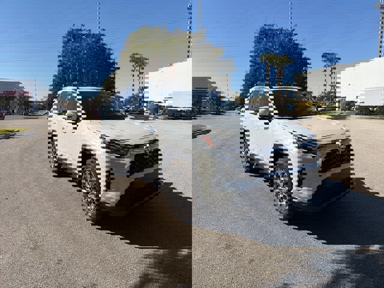 Used 2025 Toyota RAV4 XLE Premium image 7