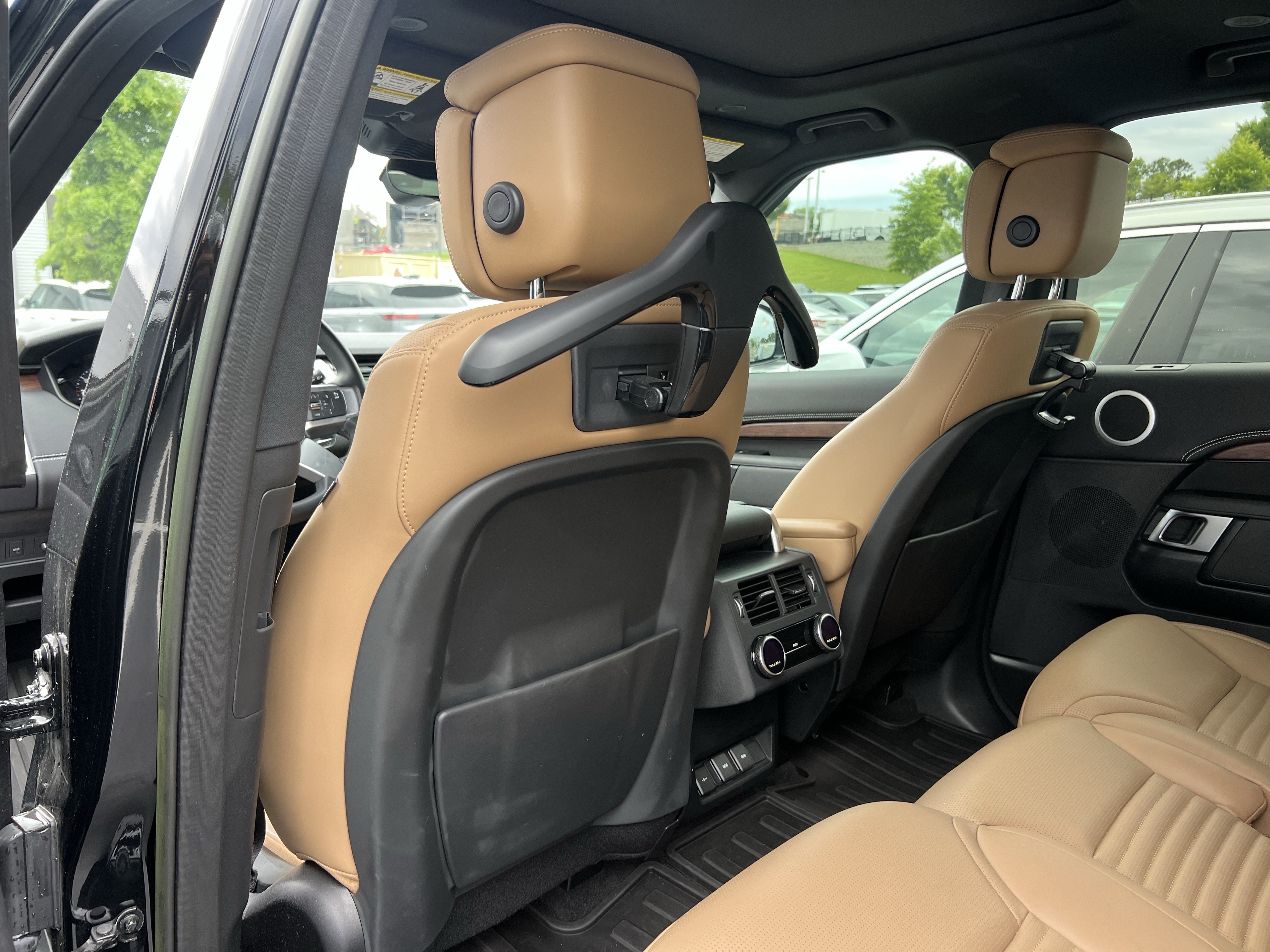 Certified 2023 Land Rover Discovery HSE R-Dynamic AWD/4WD image 33