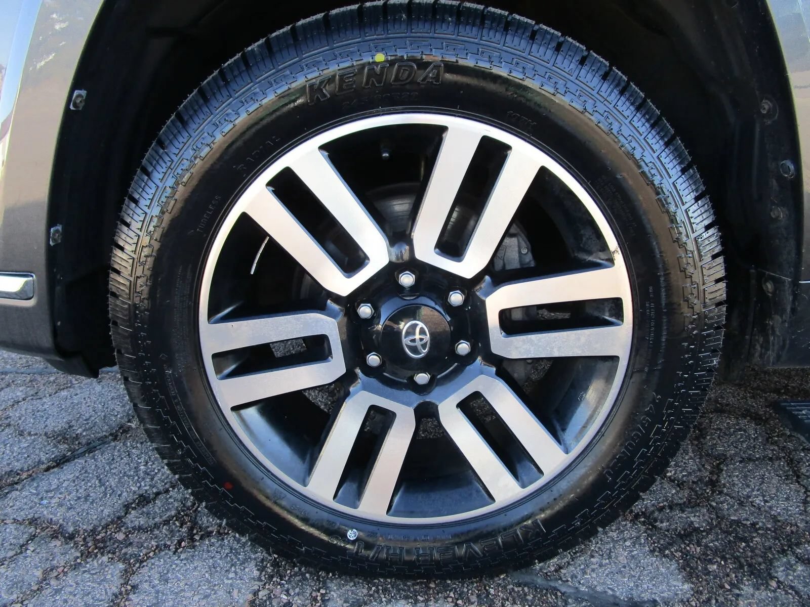Used 2022 Toyota 4Runner Limited AWD/4WD image 41
