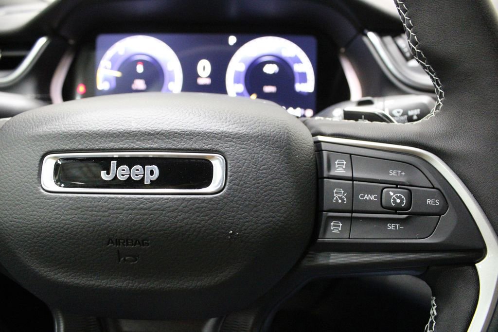 New 2025 Jeep Grand Cherokee Laredo w/ Luxury Tech Group I image 24