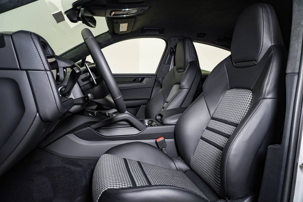 New 2026 Porsche Cayenne GTS AWD/4WD image 5