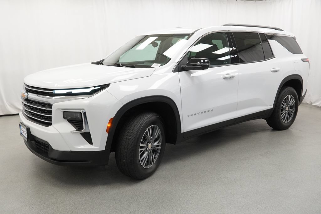 Certified 2024 Chevrolet Traverse LT w/ Trailering Package FWD image 4
