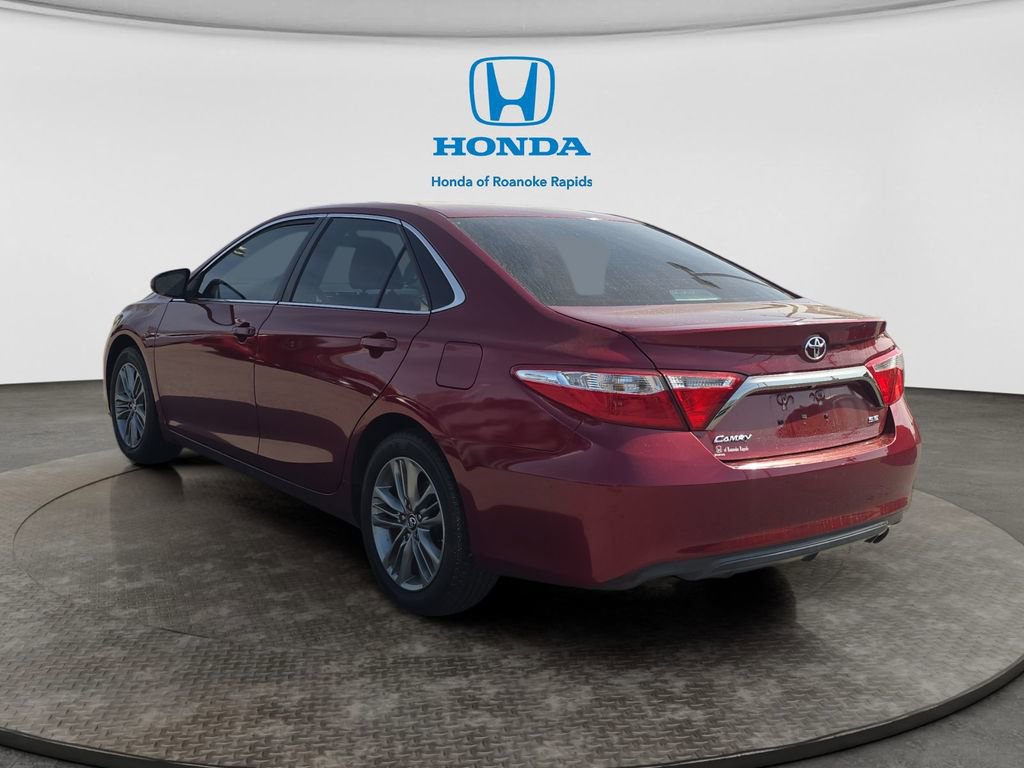 Used 2016 Toyota Camry SE image 3