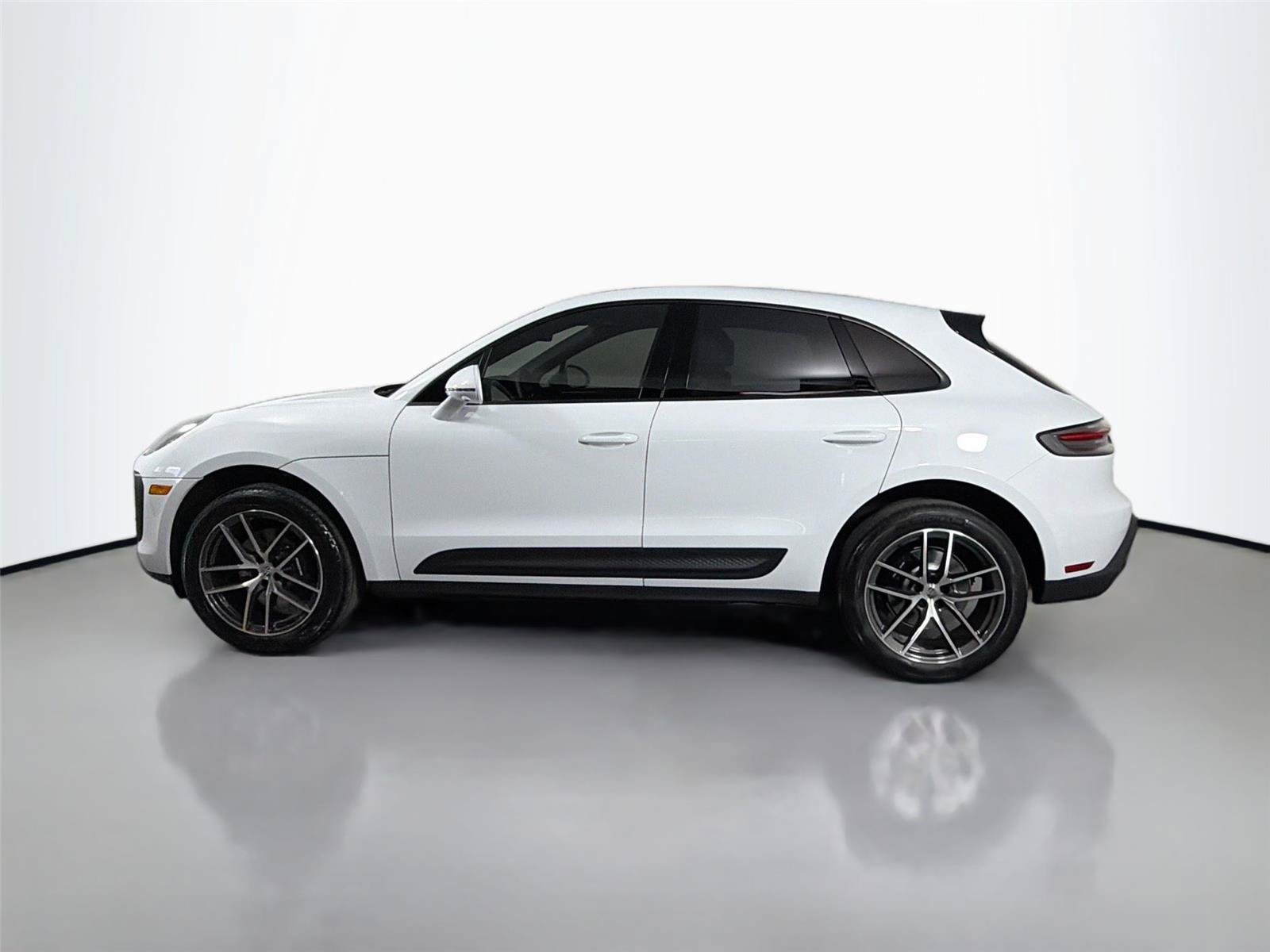 Certified 2026 Porsche Macan Turbo AWD/4WD image 2