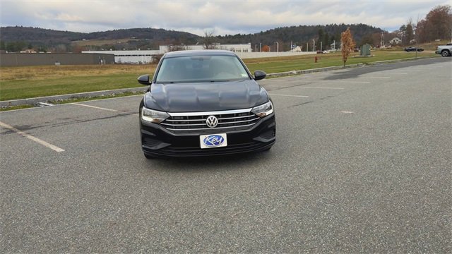 Used 2021 Volkswagen Jetta SE image 3