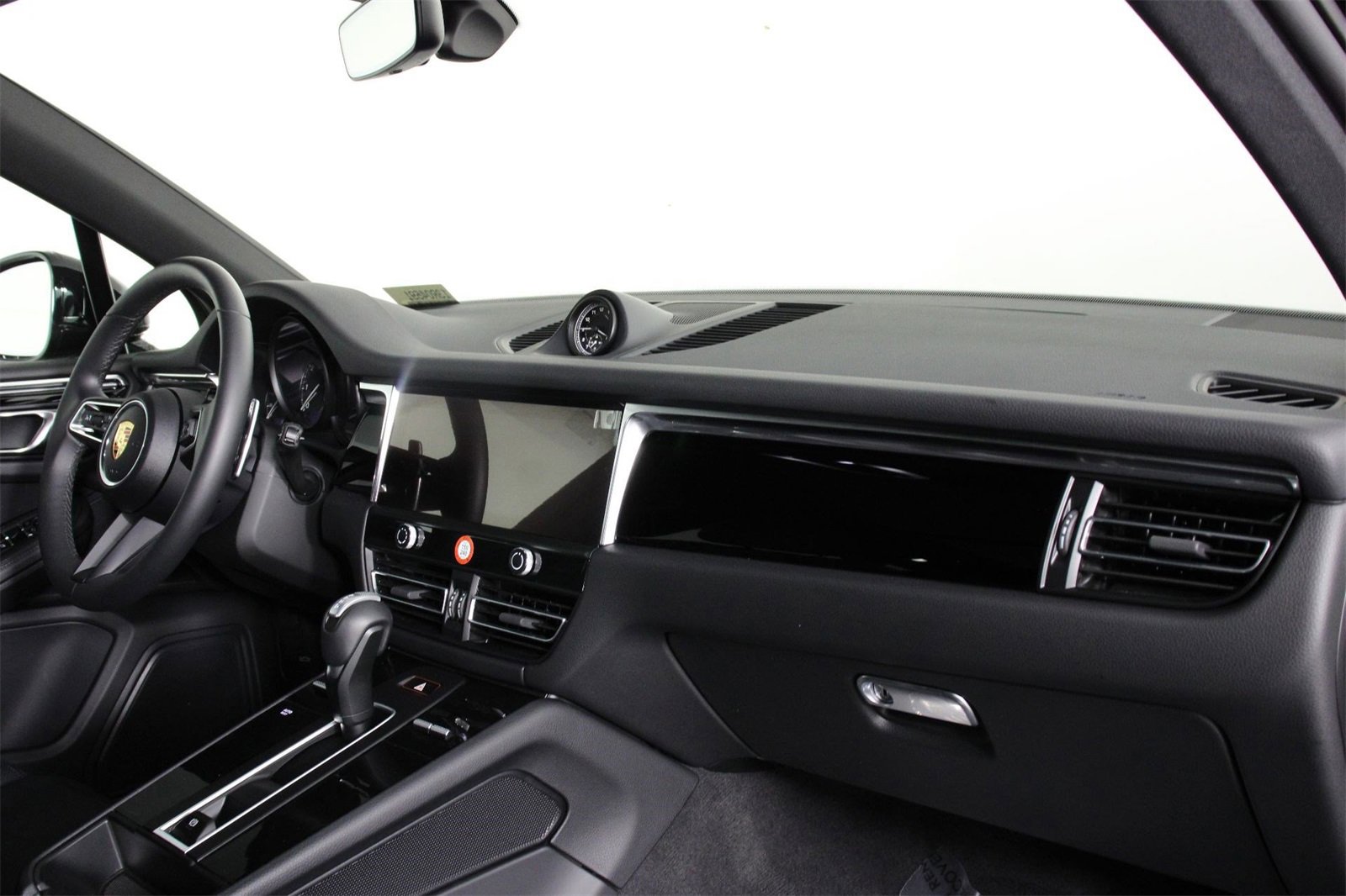 Used 2025 Porsche Macan image 24