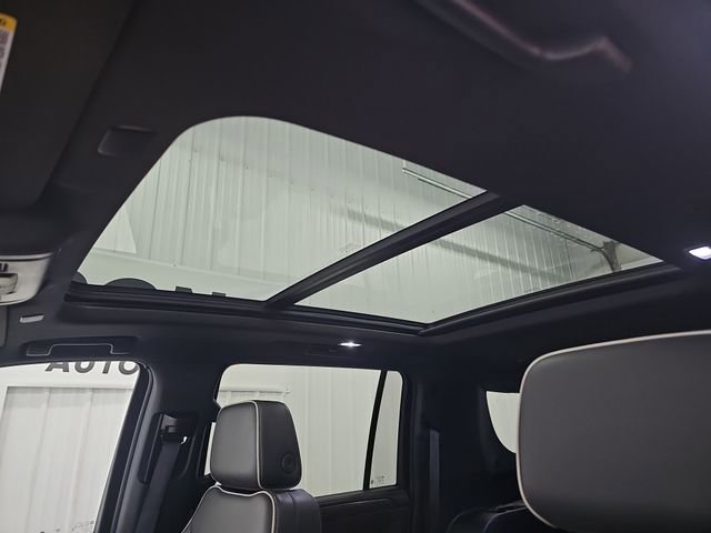 Used 2023 GMC Yukon XL SLT w/ SLT Premium Package AWD/4WD image 21