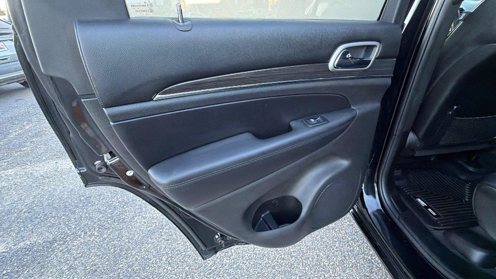 Used 2018 Jeep Grand Cherokee Overland RWD image 23