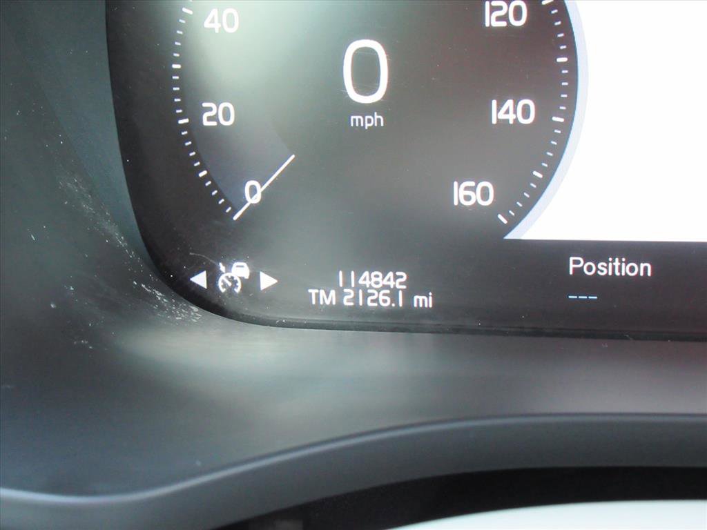 Used 2018 Volvo XC60 T6 Momentum w/ Convenience Package image 32