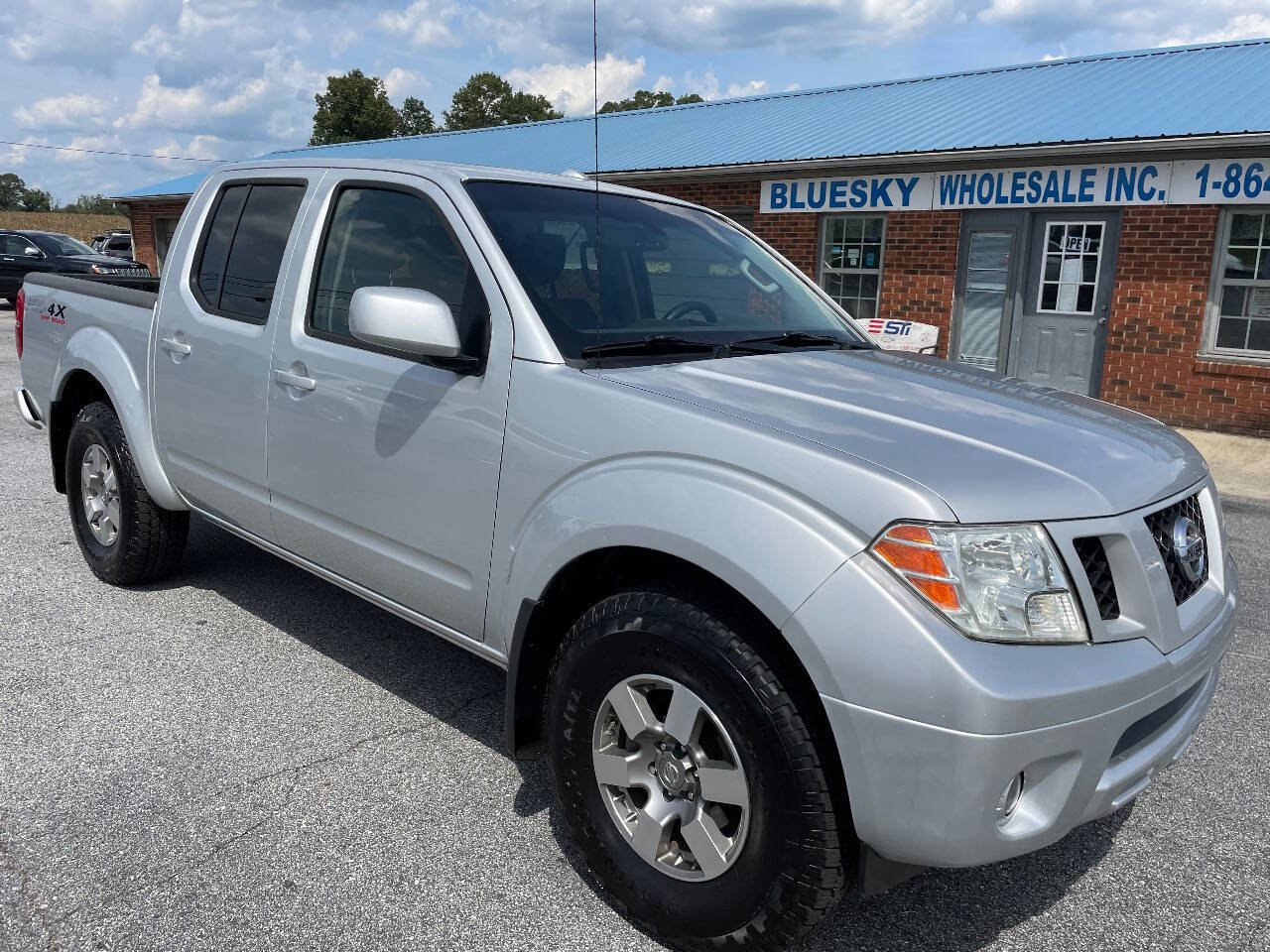 Used 2012 Nissan Frontier PRO-4X image 2