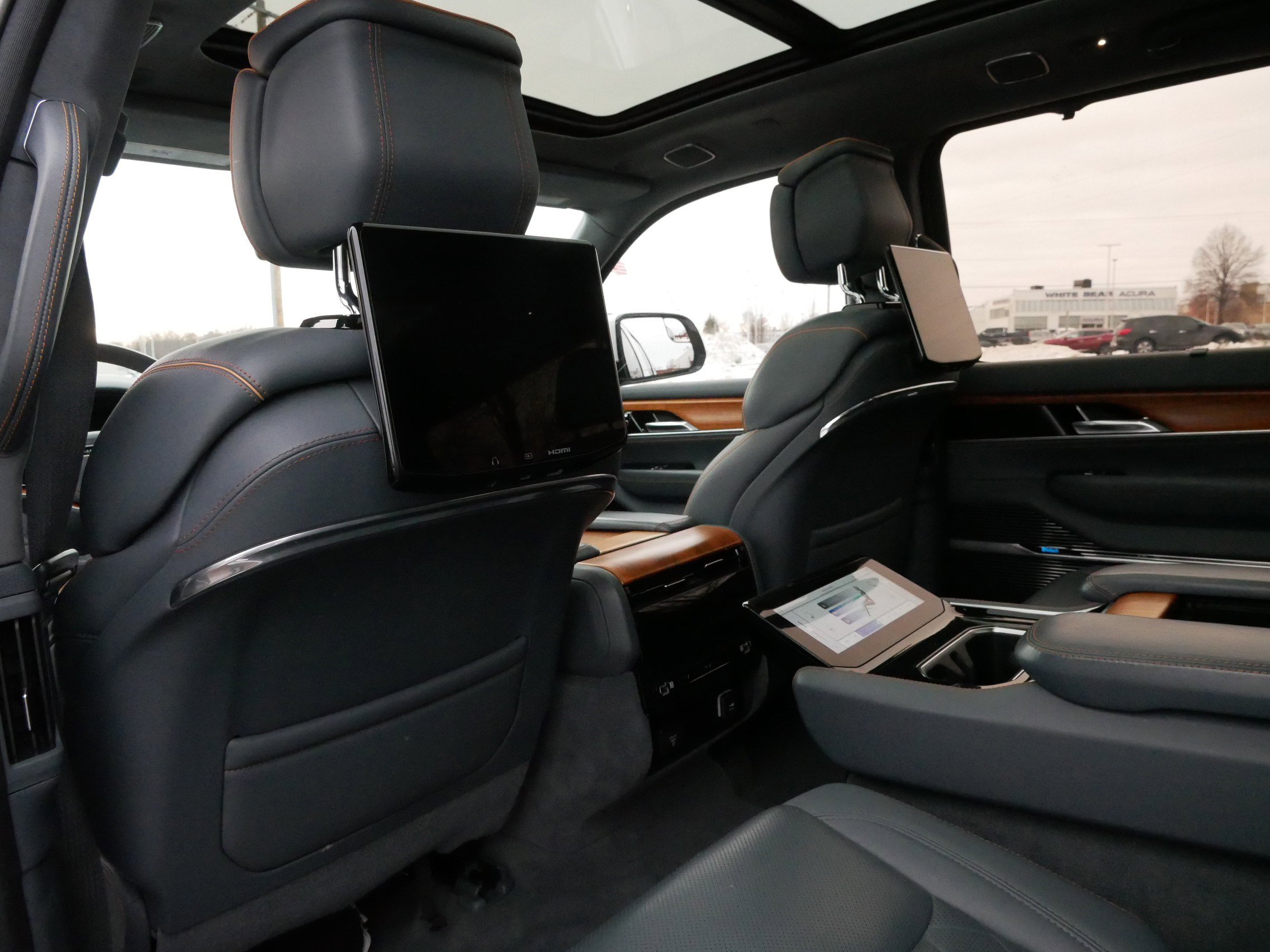 Used 2022 Jeep Grand Wagoneer Series III w/ Rear Seat Video Group 1 image 39