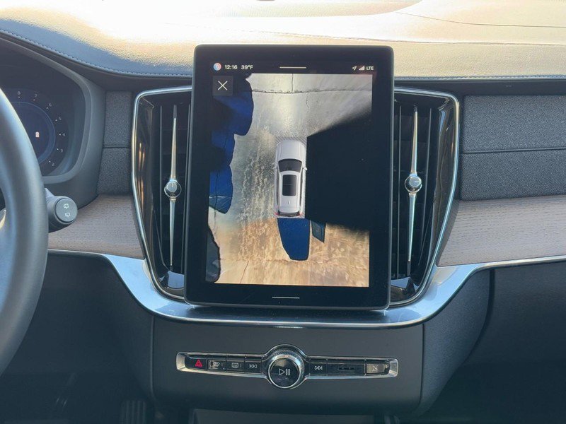 Used 2025 Volvo XC90 B6 Plus image 15