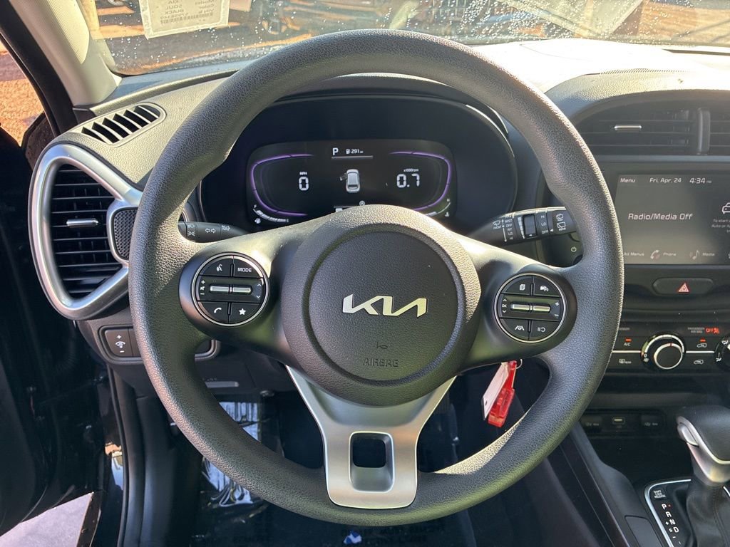 Used 2025 Kia Soul LX FWD image 24