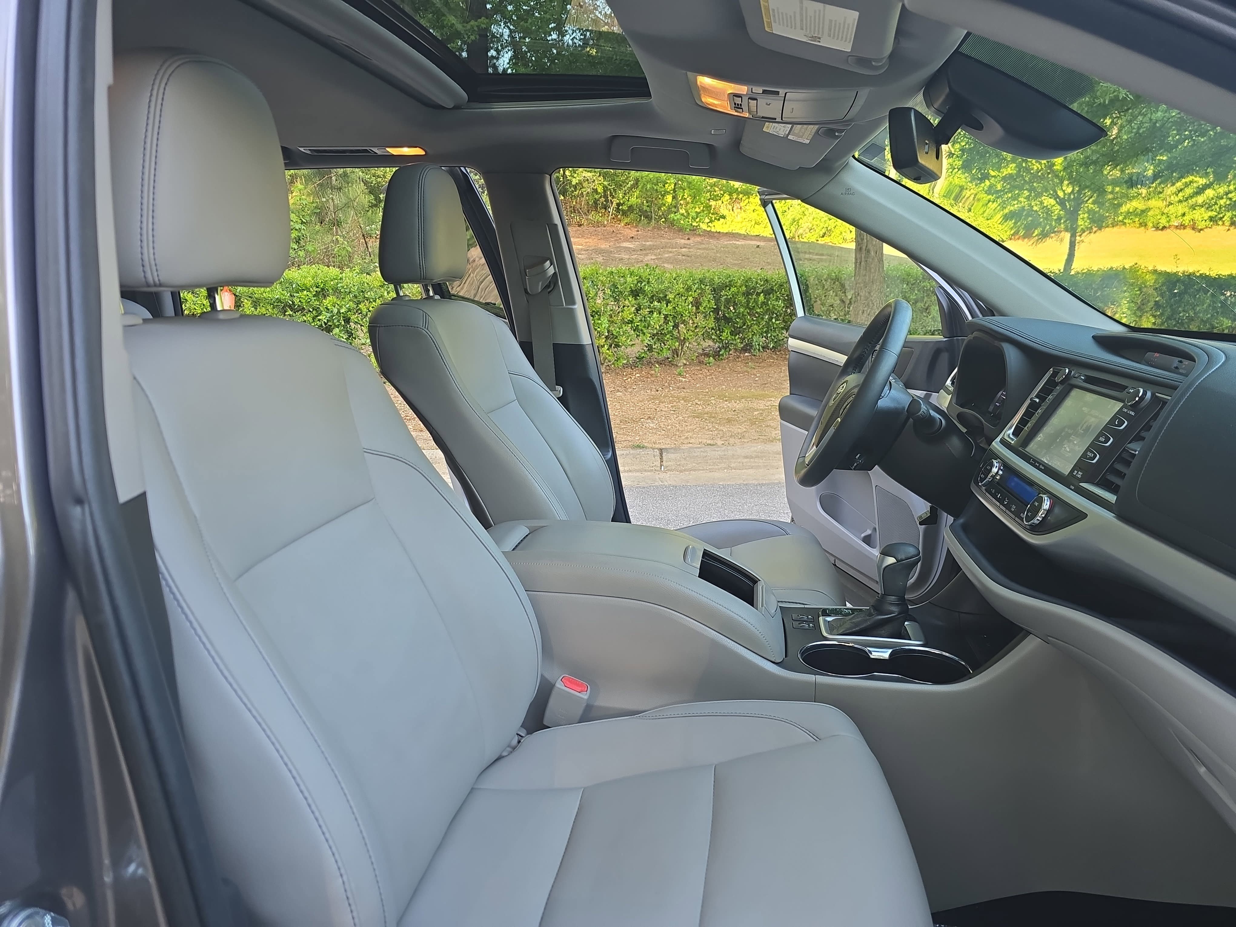 Used 2019 Toyota Highlander XLE FWD image 10