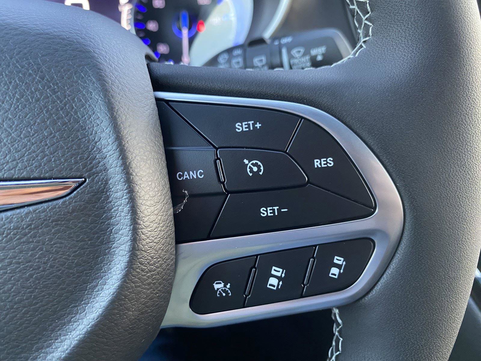New 2026 Chrysler Pacifica Select FWD image 22