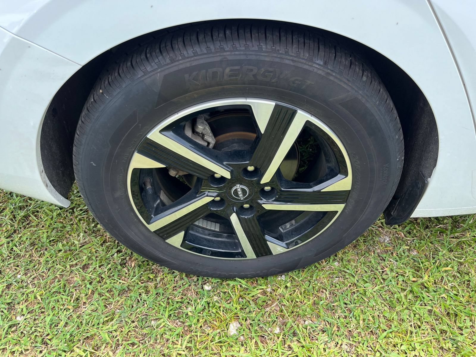 Used 2025 Nissan Sentra SV FWD image 27