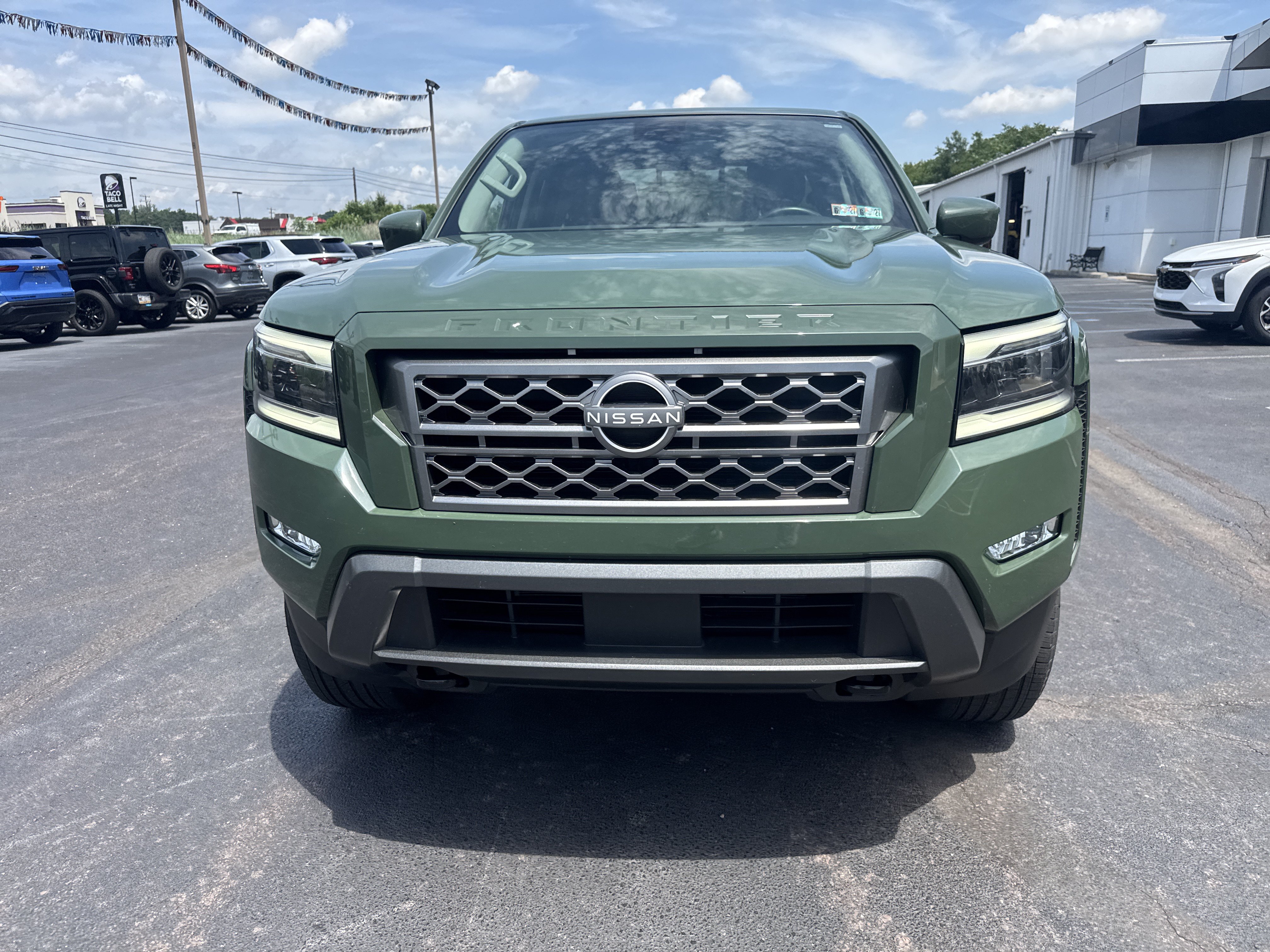 Used 2024 Nissan Frontier SL w/ Technology Package AWD/4WD image 9