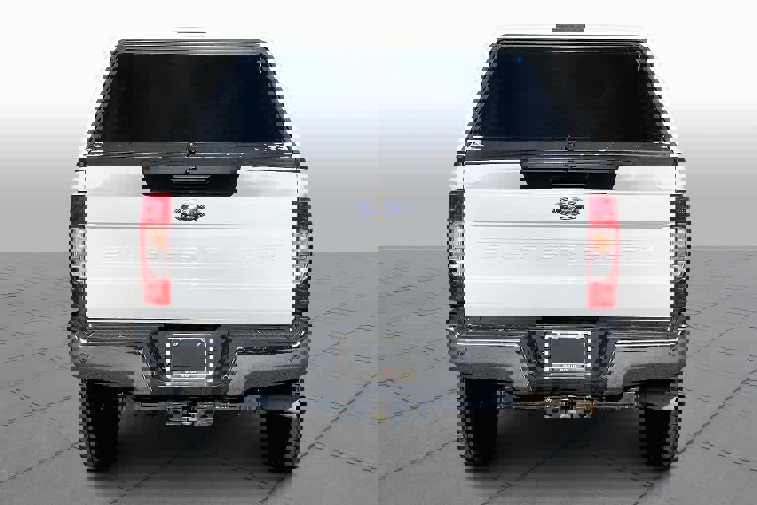 Used 2022 Ford F250 XL w/ Power Equipment Group image 5