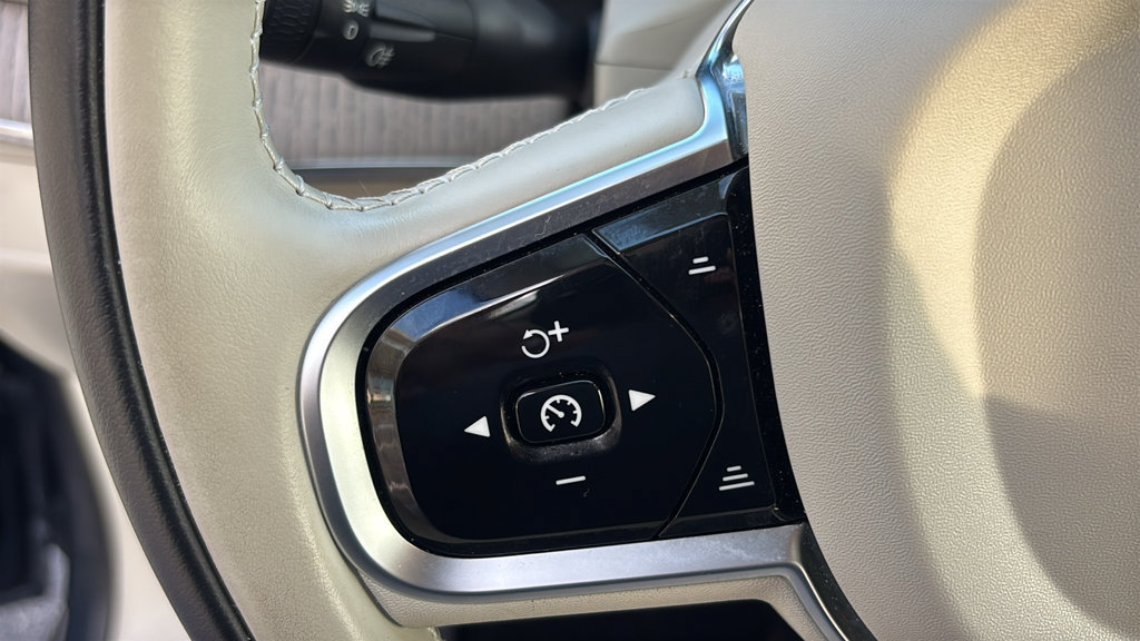 Certified 2025 Volvo XC90 T8 Plus w/ Protection Package Premier AWD/4WD image 18
