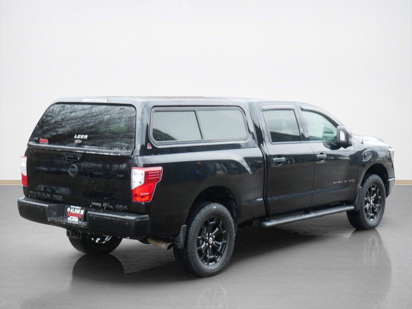 Used 2018 Nissan Titan SL w/ Midnight Edition image 3