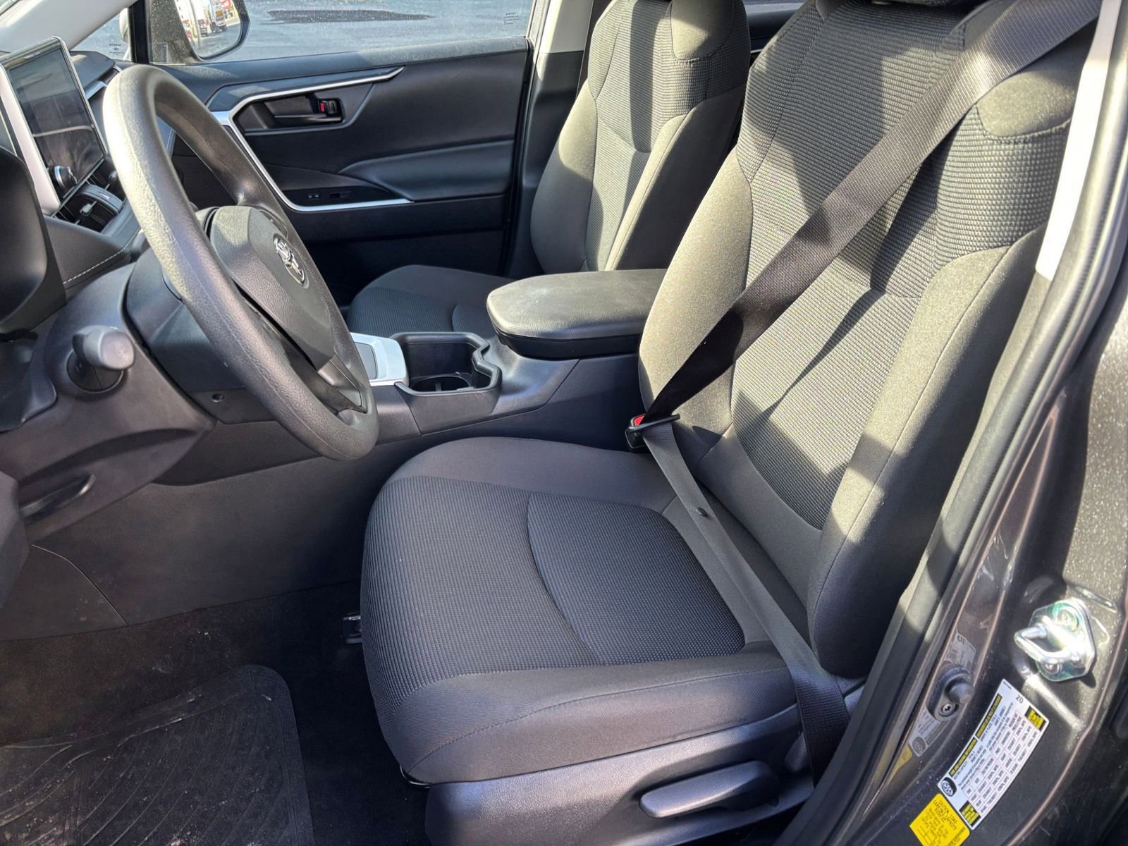 Used 2025 Toyota RAV4 LE image 32