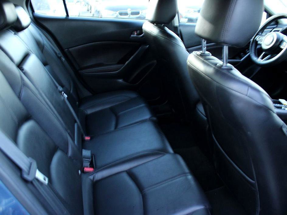 Used 2018 MAZDA MAZDA3 Touring image 21
