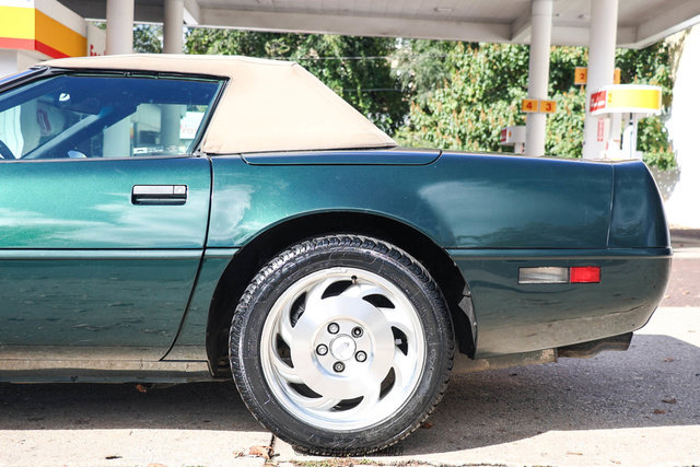 Used 1995 Chevrolet Corvette Convertible RWD image 4