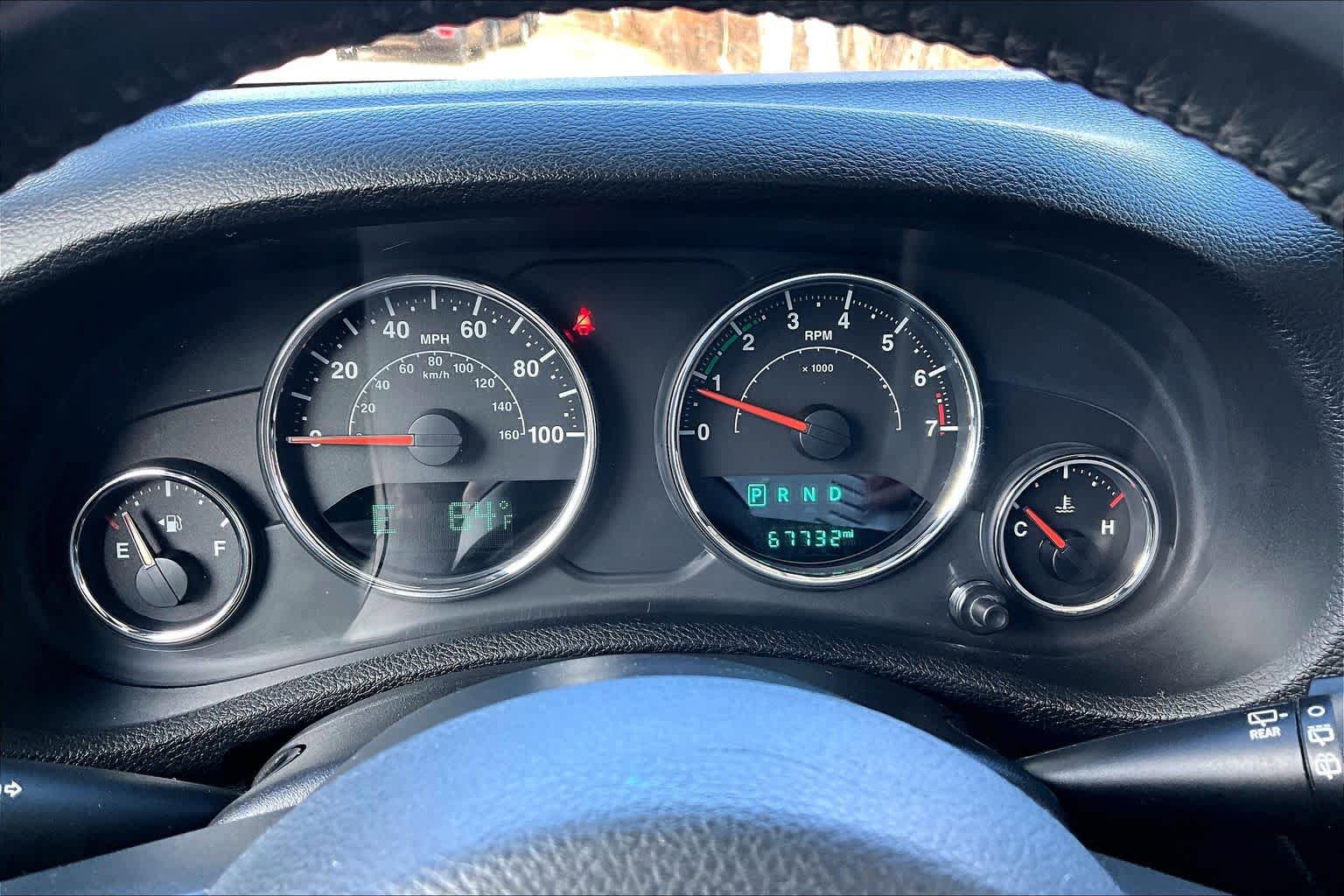 Used 2018 Jeep Wrangler Unlimited Sahara w/ Connectivity Group AWD/4WD image 26