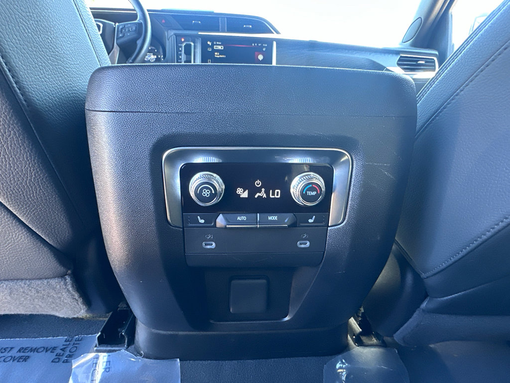 Used 2024 GMC Yukon XL Denali AWD/4WD image 11