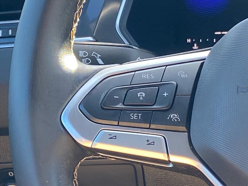 Certified 2023 Volkswagen Tiguan SE w/ Panoramic Sunroof Package image 5
