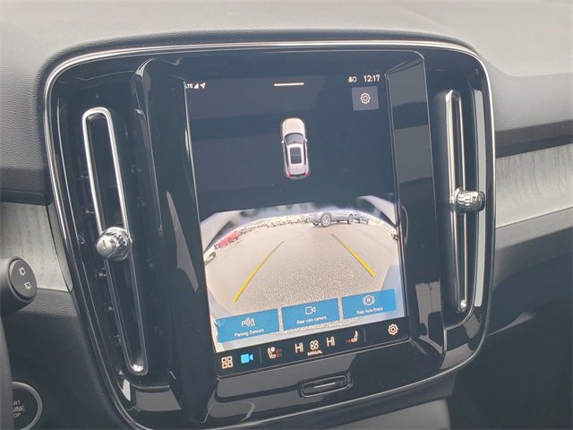 Used 2025 Volvo XC40 B5 Core image 25