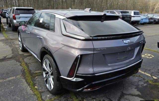 Certified 2025 Cadillac Lyriq Luxury w/ LPO, Floor Liner Package AWD/4WD image 4