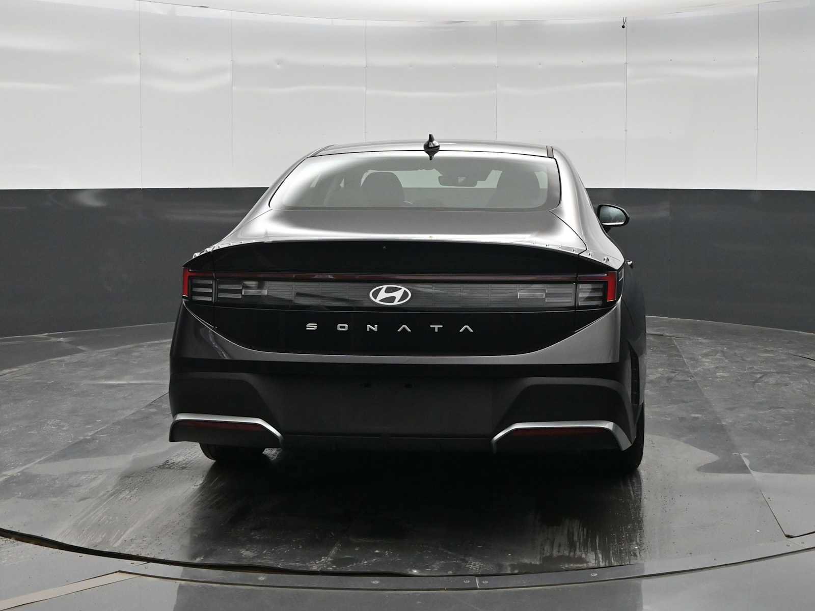 Used 2025 Hyundai Sonata SE FWD image 6