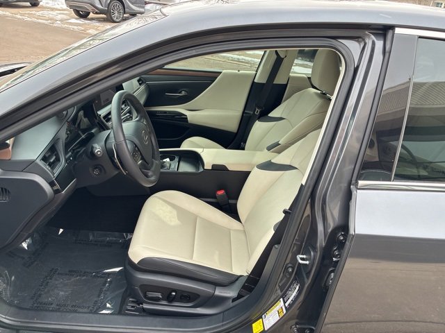 Used 2024 Lexus ES 350 w/ Premium Package image 9