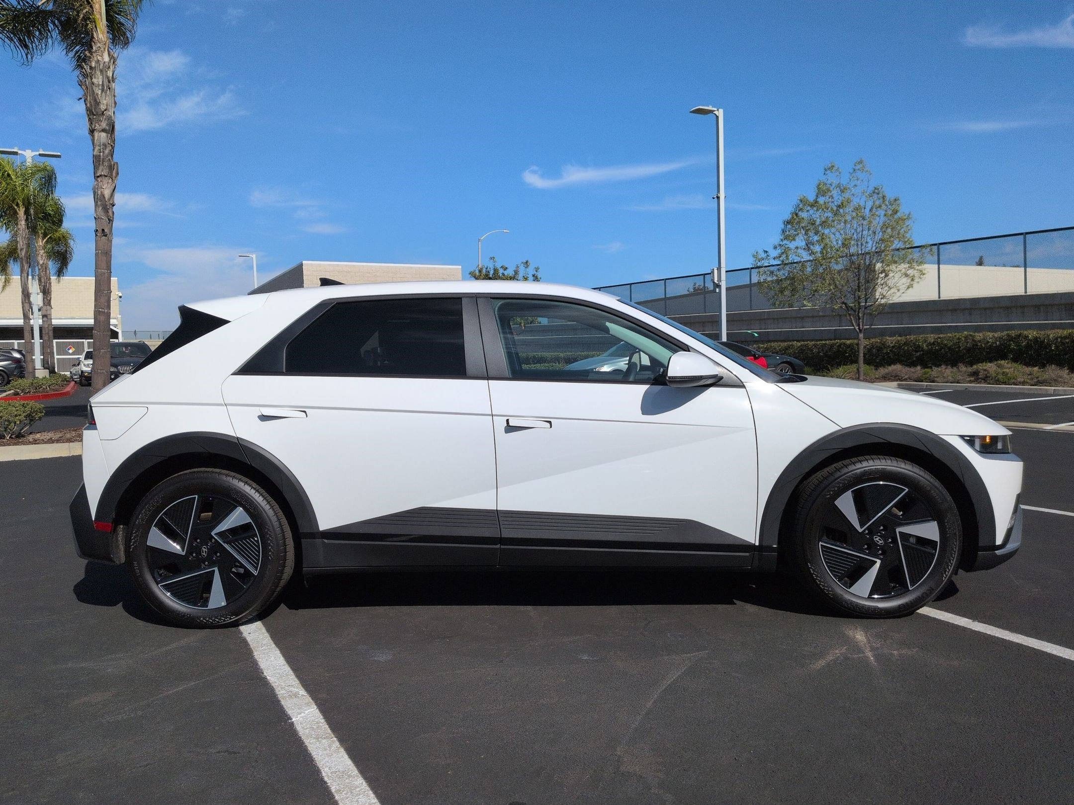 Used 2025 Hyundai Ioniq 5 SE image 11