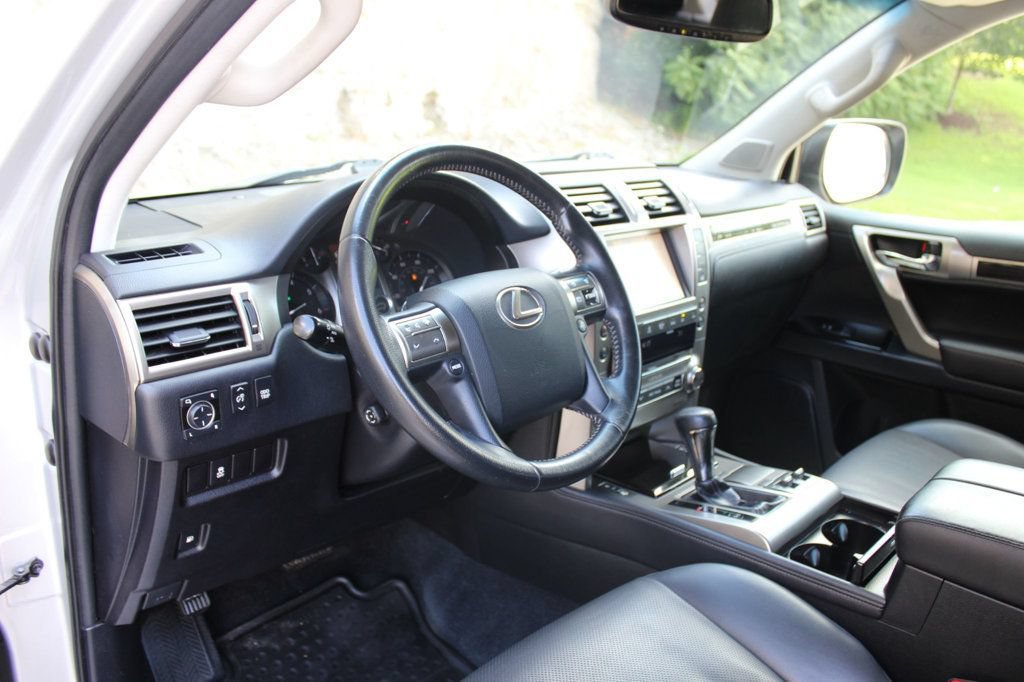 Used 2017 Lexus GX 460 AWD/4WD image 18