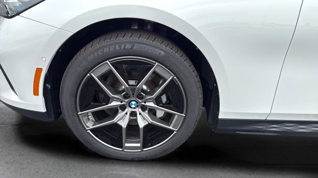 Used 2026 BMW 530i xDrive w/ Premium Package AWD/4WD image 16