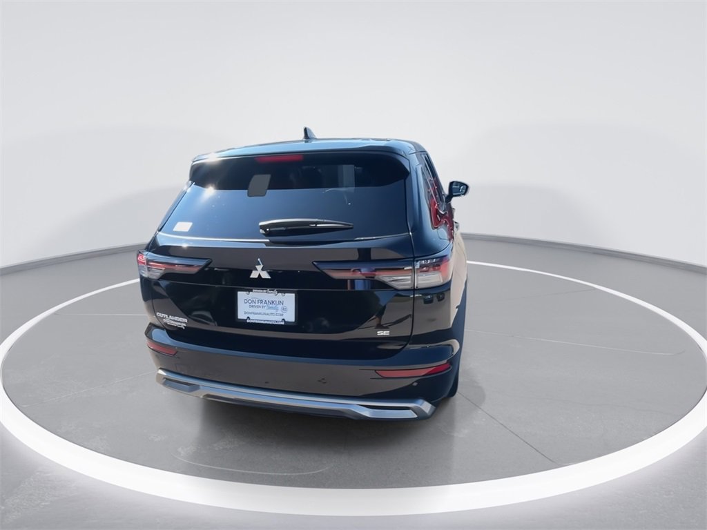 New 2025 Mitsubishi Outlander SE image 8